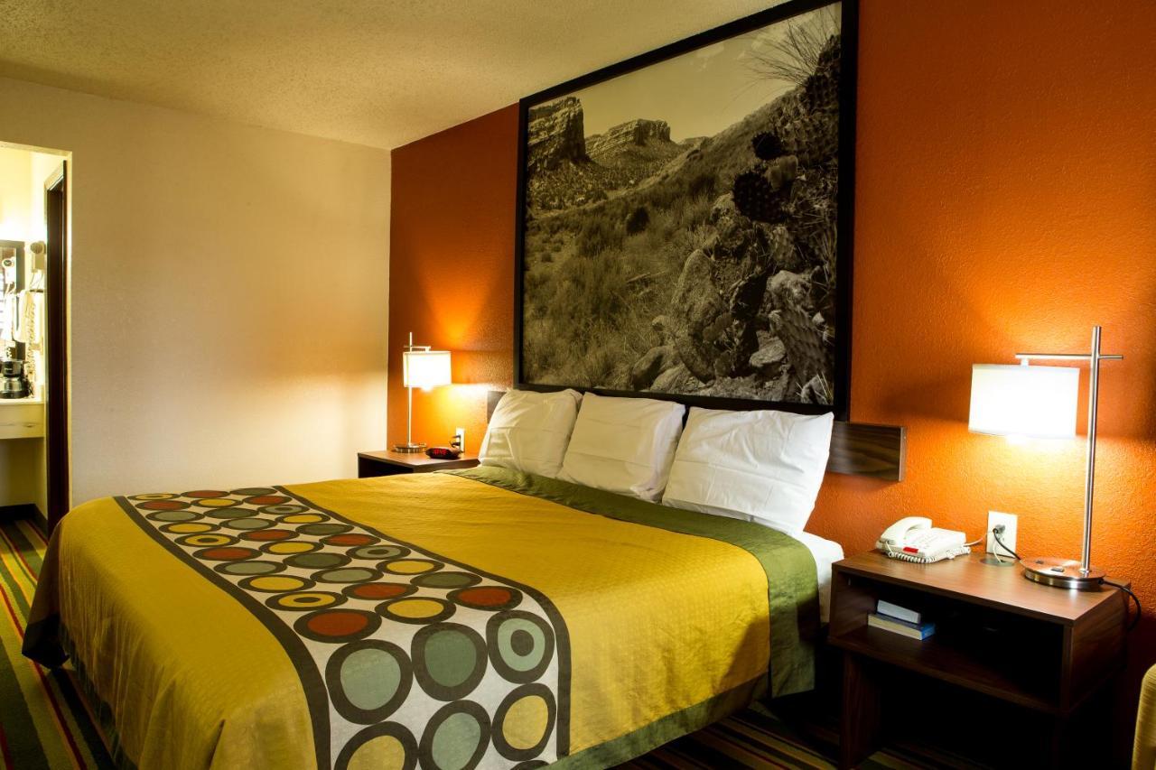 Hotel Super 8 By Wyndham Woodward Extérieur photo