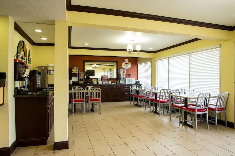 Hotel Super 8 By Wyndham Woodward Extérieur photo
