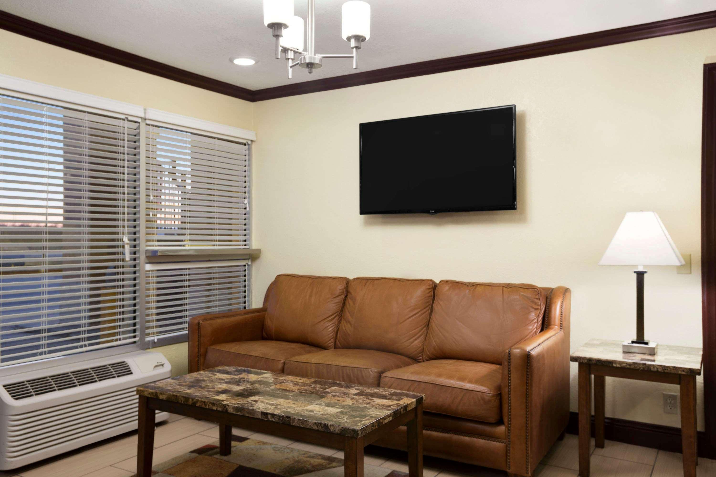 Hotel Super 8 By Wyndham Woodward Extérieur photo