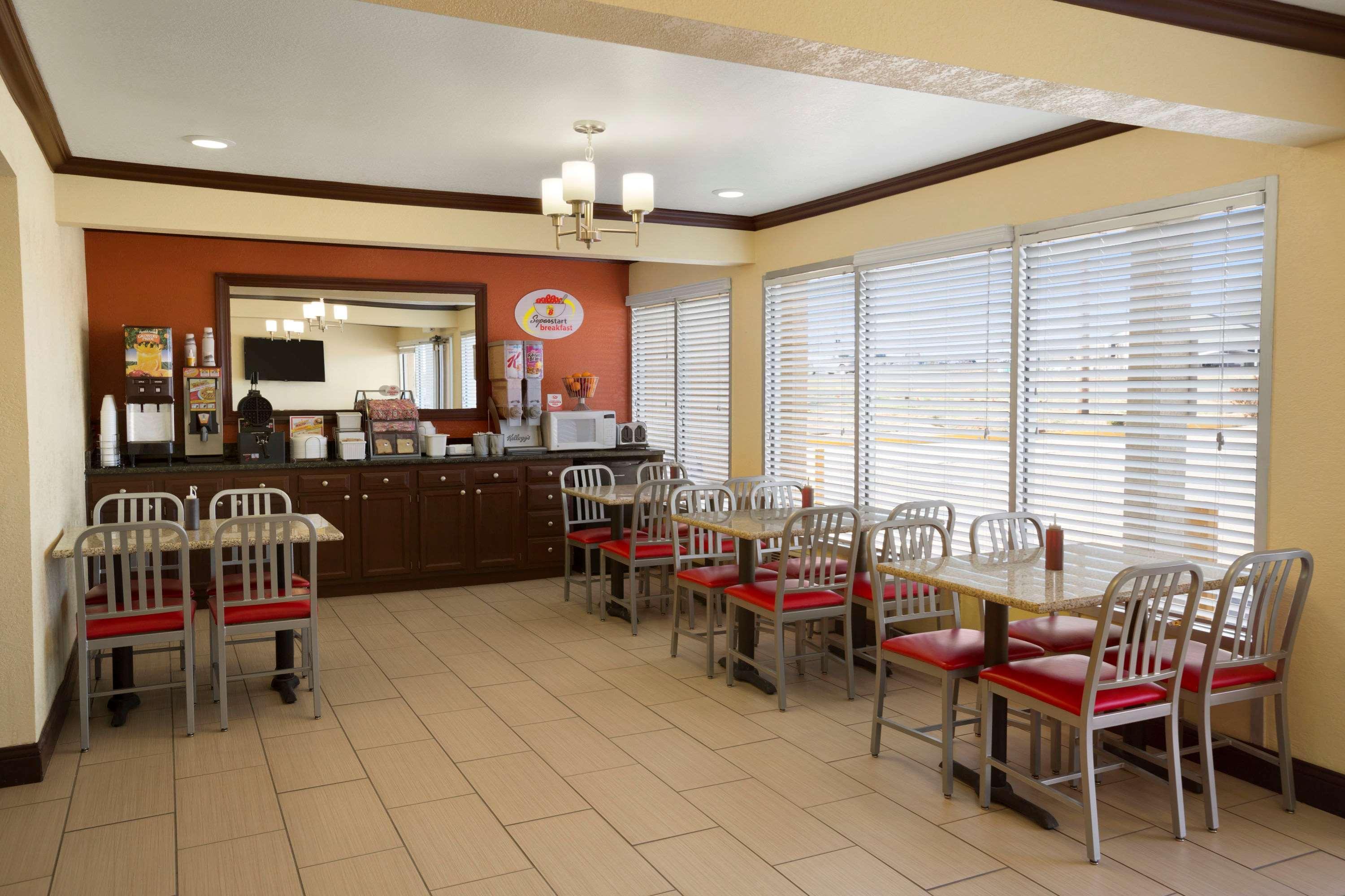 Hotel Super 8 By Wyndham Woodward Extérieur photo