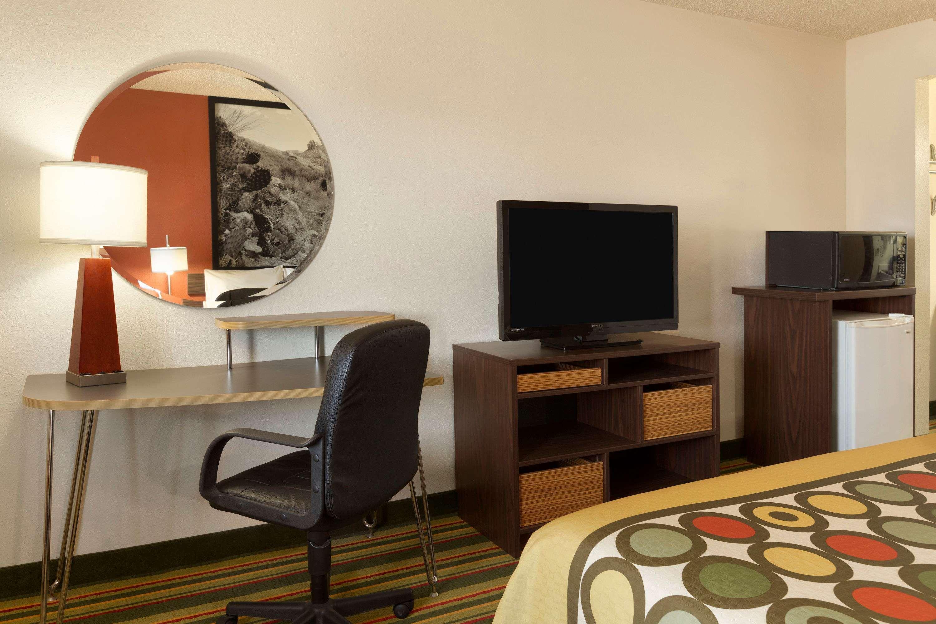 Hotel Super 8 By Wyndham Woodward Extérieur photo